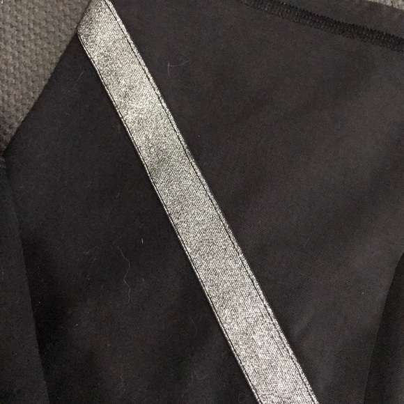 Victoria Secret Sport Capri Tights - Picture 2 of 5